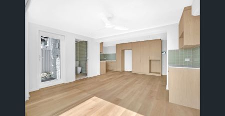 Beachfront Bliss – Newly Renovated Studio in the Heart of Mermaid Beach Electricity Included - Photo 2