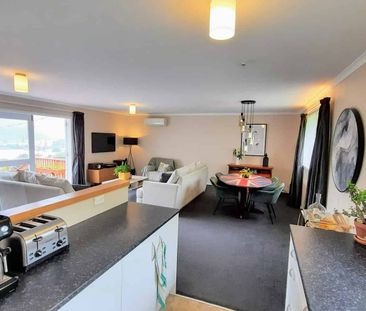 Sunny and private home with a view - Photo 1