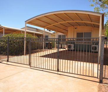 Comfortable 3x1 Close to Shops, Schools & Local Amenities - Photo 2