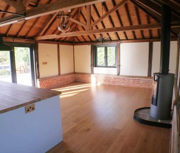 2 bedroom detached house to rent - Photo 2