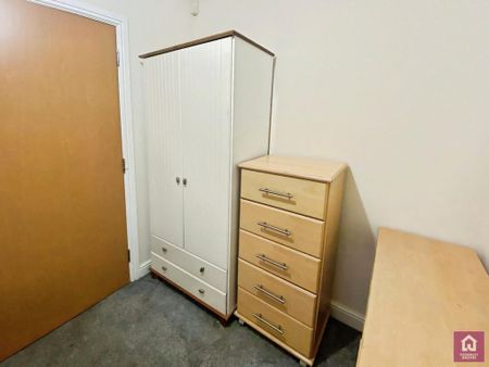 4 bedroom semi-detached house to rent - Photo 2