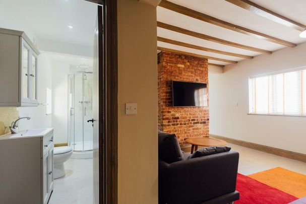 6 bedroom house to rent - Photo 1