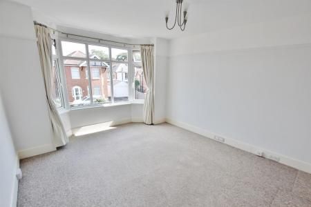 King Edward Avenue, Bournemouth - Photo 2