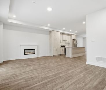 For Lease - 6 Robert Gilpin Lane, Richmond Hill, Ontario - Photo 3