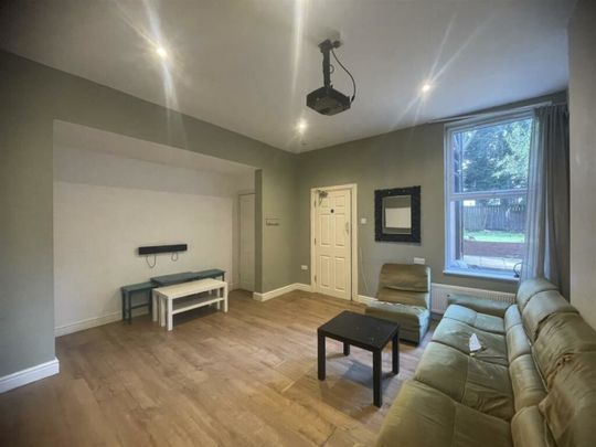 6 bed Semi-Detached House for Rent - Photo 1