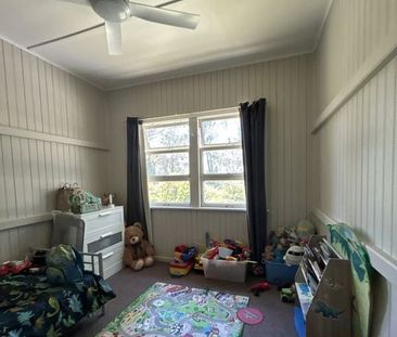 Renovated 3 Bedroom House - Photo 2