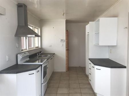 PAPATOETOE, 3 BEDROOMS - Photo 3