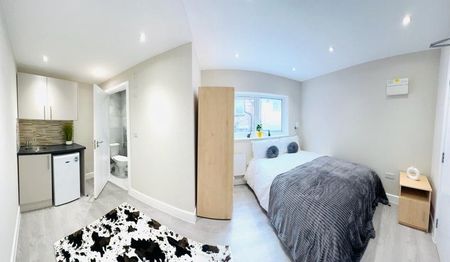 Studio Flat, High Road, NW10 - Photo 2
