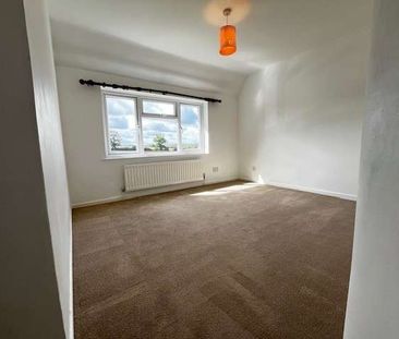 Spacious, Semi-detached cottage with large garden in a rural setting. - Photo 5
