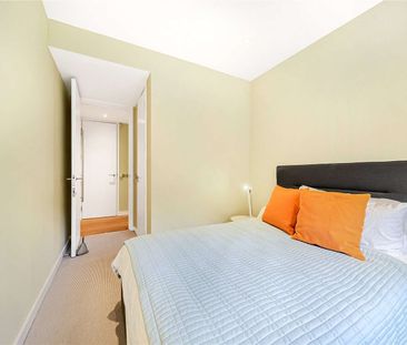 Well presented two bedroom apartment in a secure gated building located moments from Belsize Park Station. - Photo 1