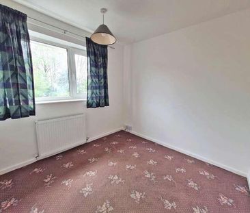 Berkshire Close, Chadderton, OL9 - Photo 1