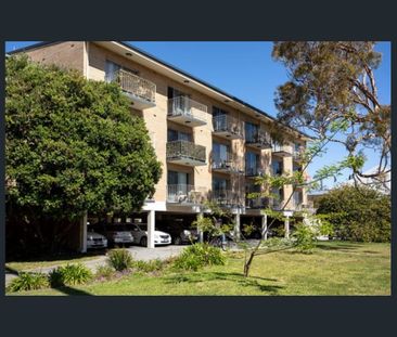 PRIME LOCATION - CRAWLEY - Photo 4