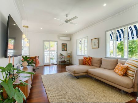 Renovated Two Bedroom Enoggera Cottage With Study Nook And Designer Bathroom - Photo 4