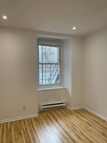 323 Rue Ontario E. - Photo 5