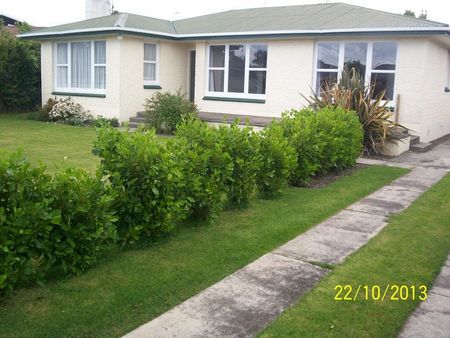 Great 3 Bedroom house in PILLANS POINT LOCATION - Photo 2