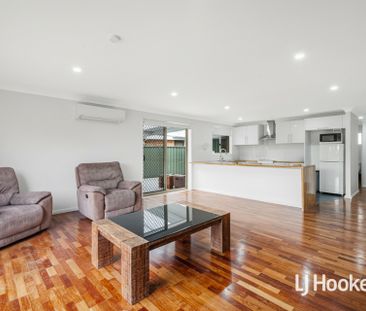 Beautiful 3 Bedroom Home - Great Location! - Photo 3