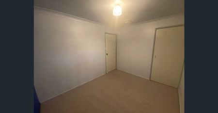 3 BEDROOM HOME LOCATED IN WEST TAMWORTH - Photo 5