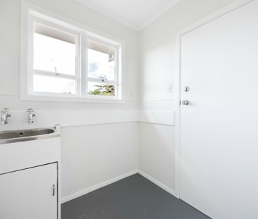 Bright, Budget, Brilliantly Located. - Photo 4