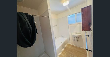 Neat & Tidy 3-Bedroom Home – Great Value with Extra Storage! - Photo 5