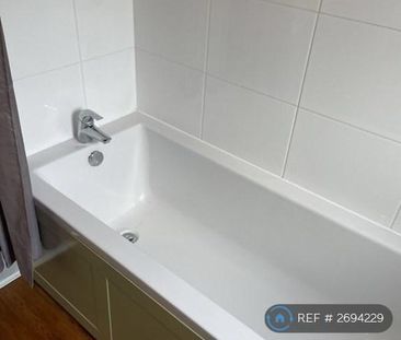 3 bedroom end of terrace house to rent - Photo 1