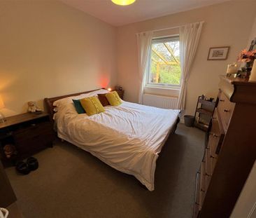 2 bedroom semi-detached bungalow to rent - Photo 6