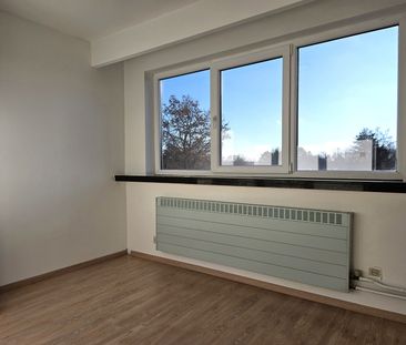 Licht appartement met 2 slaapkamers en parkeergelegenheid - Foto 2