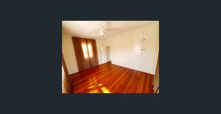 Renovated Beachside House On Large Block - Photo 3