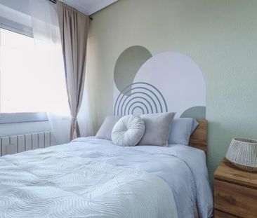 Plaça de Bisbe Benlloch, Torrent, Valencian Community 46900 - Photo 3