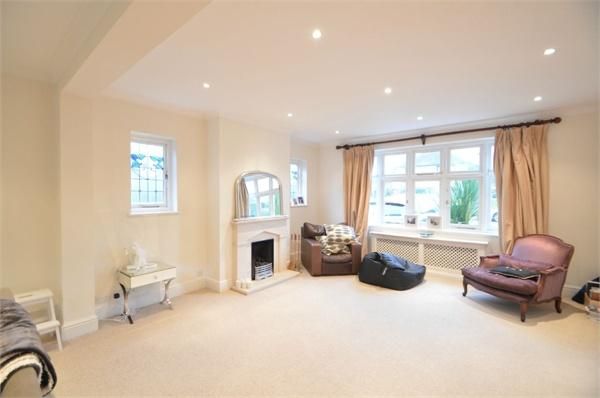 4 bedroom detached house to rent - Photo 1