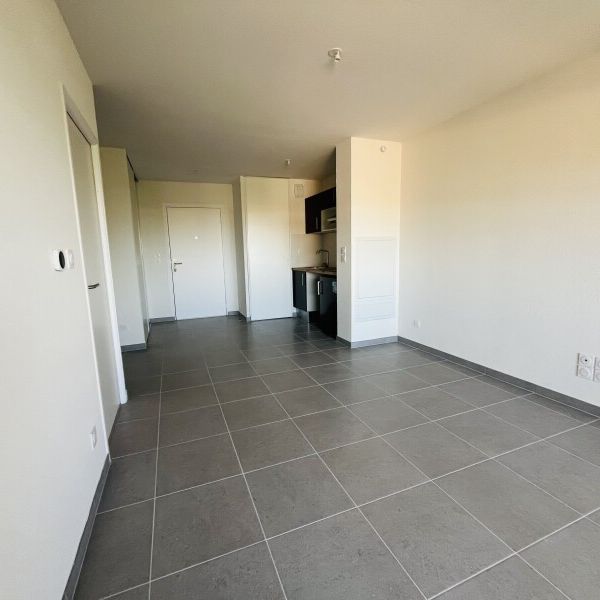 Location Appartement 2 pièces 43m² CARPENTRAS 84200 - Photo 1