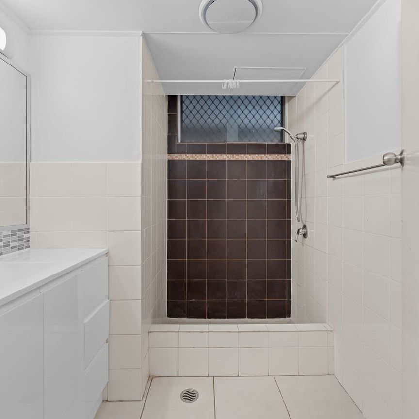 Live the Surfers Paradise Lifestyle! - Photo 1