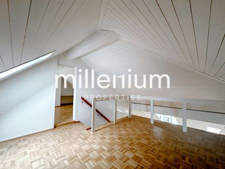 Duplex en attique rénové dans le vieux Carouge - Photo 4