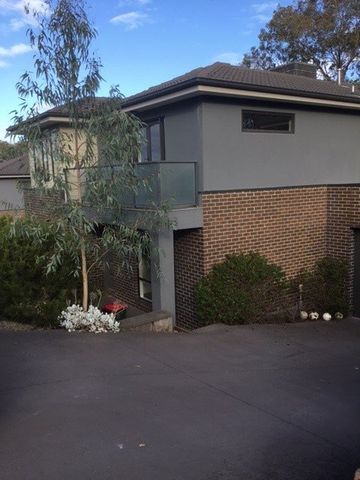 Family Living with large backyard. - Photo 5