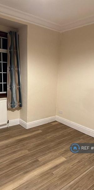 1 bedroom in a flat share to rent - Photo 1