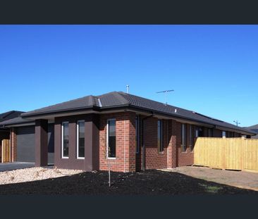 11 Larkspur Way, Charlemont, Vic 3217 - Photo 6