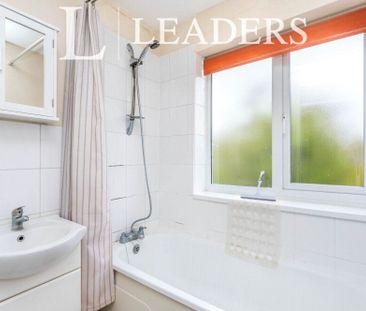 4 bedroom house to rent Arundel Drive, Fareham, PO16 - Photo 1