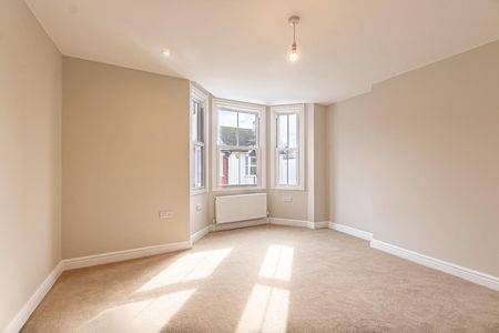 3 bedroom House To Let - Photo 5