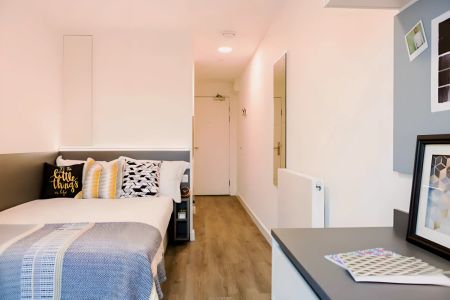 Bronze Studio Upper Level - Photo 2