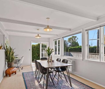 College Estate - 3 Bedrooms - Photo 2