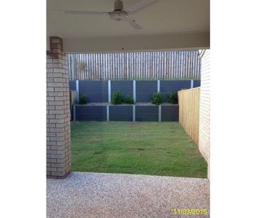 AIR CONDITIONED TWO BEDROOM DUPLEX WITH LARGE COURTYARD ! - Photo 3