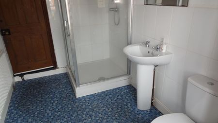 12 Grange Street - Huge 4 bedLoughborough - Photo 4