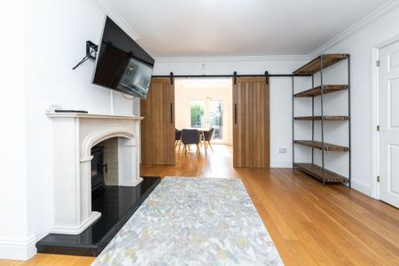 14 Glencairn Crescent, The Gallops, Leopardstown, Dublin 18 - Photo 4