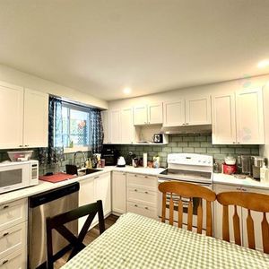 GRATUIT pour le 1er MOIS de votre bail. COMME NEUF, NORD DE SHERBROOKE, GRAND 4 1/2, BALCONS, VUE SUR PARC, TRANQUILLE, RENOVÉ, CUISINE NEUVE... - Photo 2