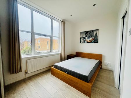 Woodside Park Road, London, N12 - Photo 2