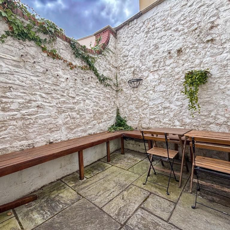 4 bedroom terraced house to rent - Photo 1