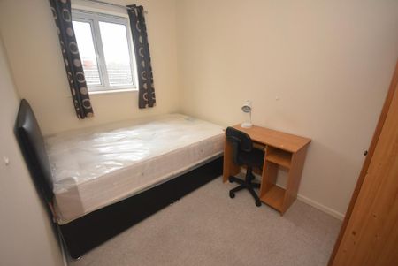 3 bedroom apartment to rent - Photo 2