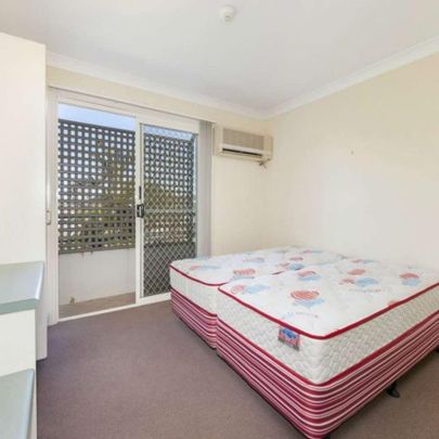 Partly Furnished South Brisbane Unit - Photo 1