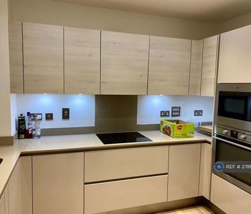 1 bedroom in a flat share to rent - Photo 5