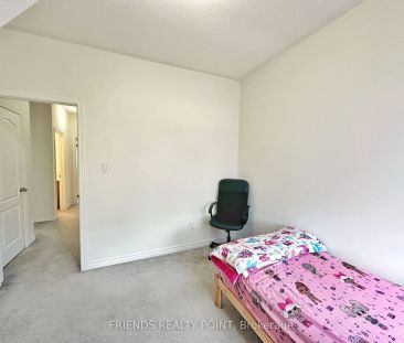 Condo Townhouse For Lease | E9233655 - Photo 3