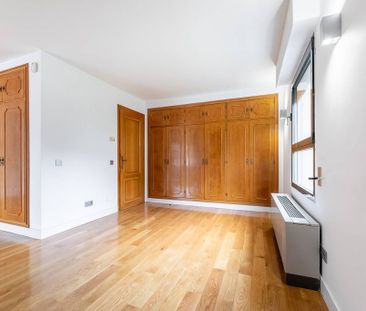 Luxury Detached House for rent in Madrid, Spain - Photo 5
